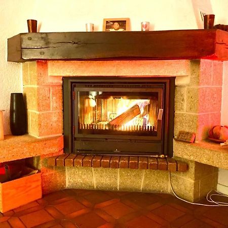Cheerful Villa With Fireplace, Bath-Tub And Garden Noville Exteriör bild