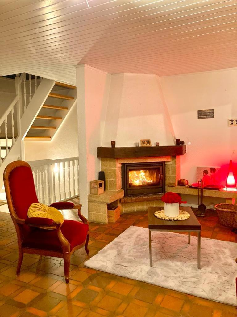 Cheerful Villa With Fireplace, Bath-Tub And Garden Noville Exteriör bild