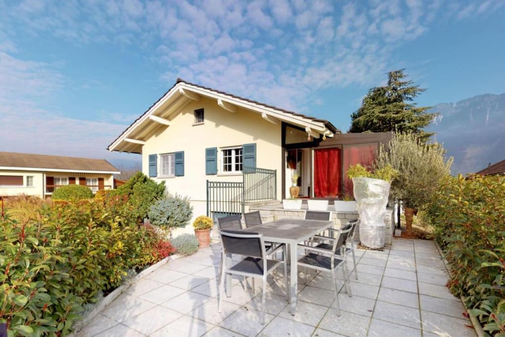 Cheerful Villa With Fireplace, Bath-Tub And Garden Noville Exteriör bild