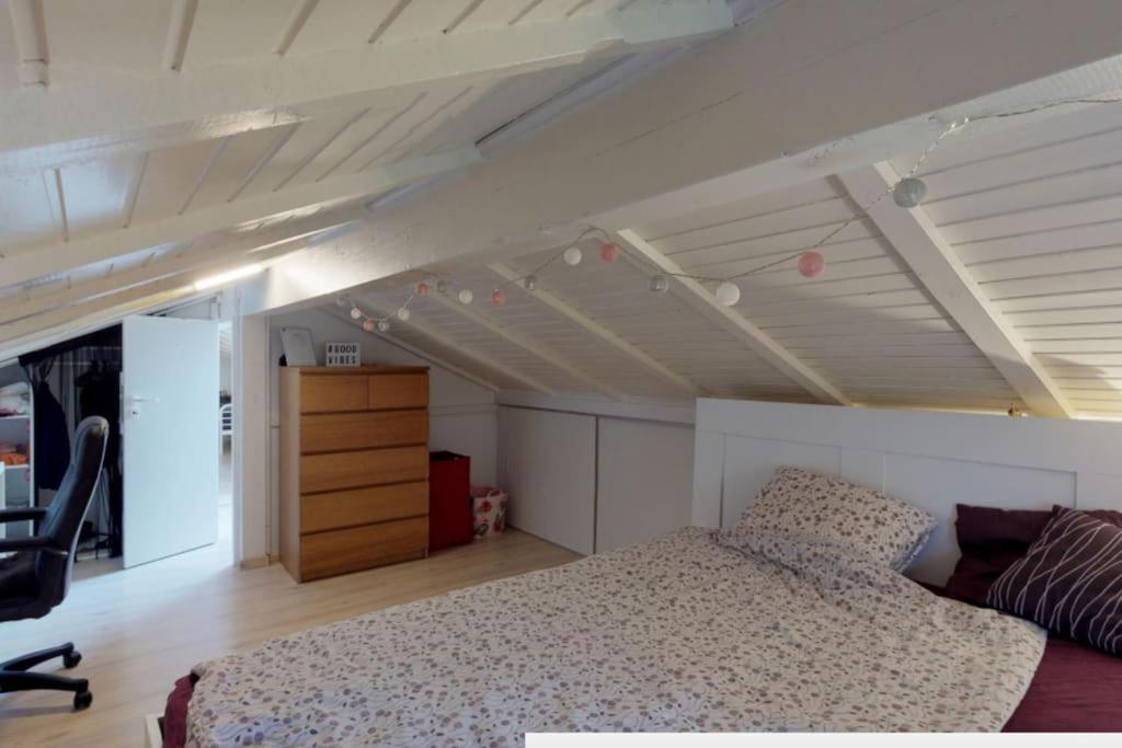 Cheerful Villa With Fireplace, Bath-Tub And Garden Noville Exteriör bild