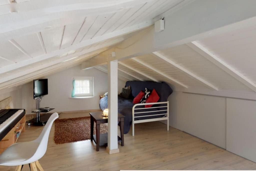 Cheerful Villa With Fireplace, Bath-Tub And Garden Noville Exteriör bild
