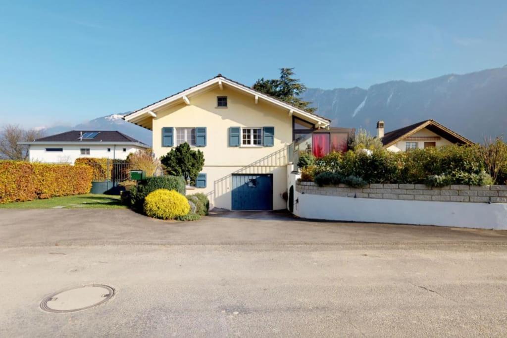 Cheerful Villa With Fireplace, Bath-Tub And Garden Noville Exteriör bild