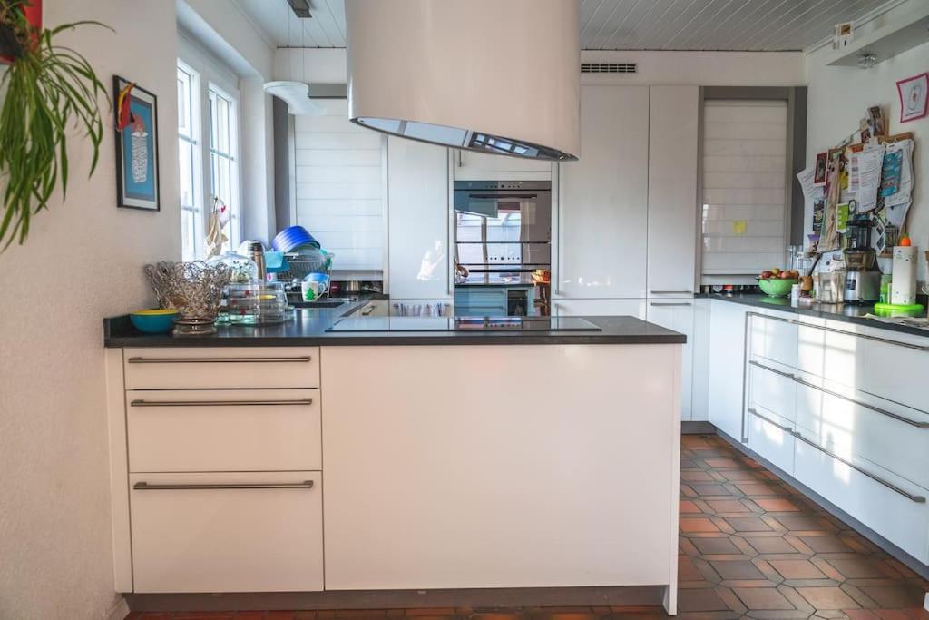 Cheerful Villa With Fireplace, Bath-Tub And Garden Noville Exteriör bild