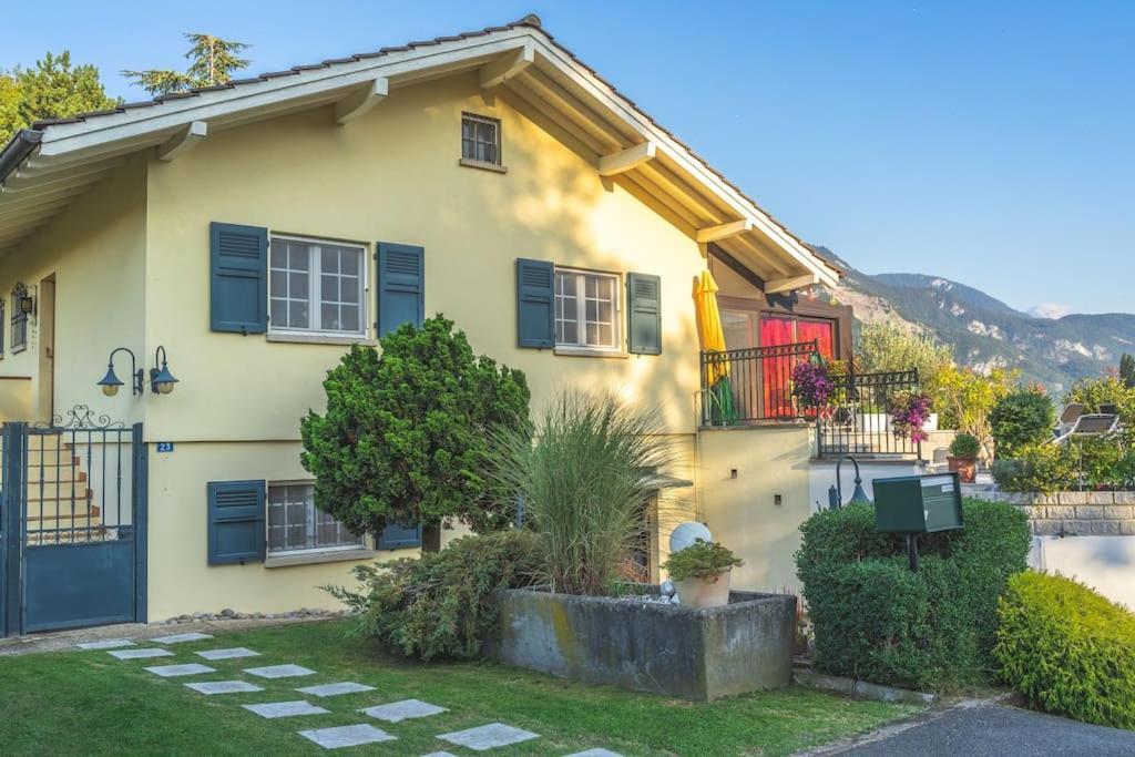 Cheerful Villa With Fireplace, Bath-Tub And Garden Noville Exteriör bild
